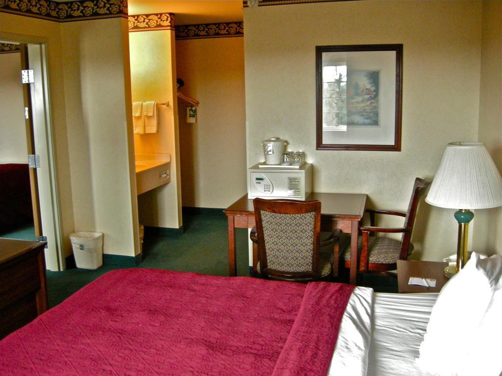 בנד Quality Inn מראה חיצוני תמונה